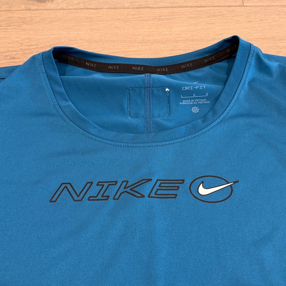 NIKE Teal Blue Dri-Fit One Icon Clash Cropped Short Sleeve T-Shirt Top‎ Size L - Picture 10 of 13